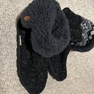 Muk Luks Black and Gray Women's Slippers